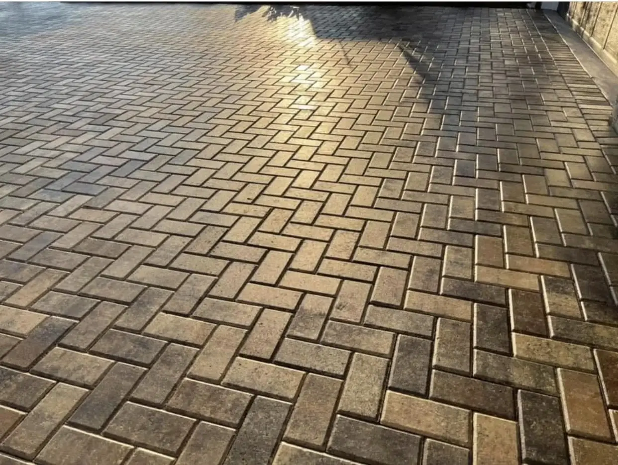 DECO Silacast BES: Wet Look, No Strip Paver Sealer